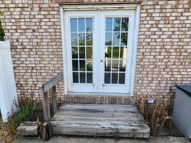 rear double doors | Image 25
