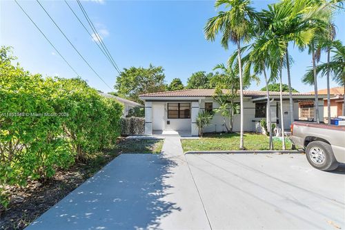 882-880 Nw 31st Ave, Miami, FL, 33125-3926 | Card Image