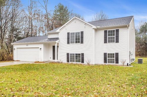551 Hawk Wood Ct, Cedar Springs, MI, 49319-8965 | Card Image