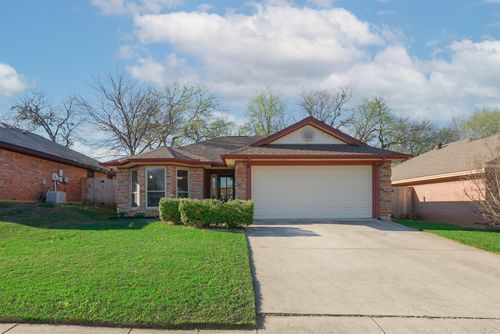 333 Banyan Dr, Grapevine, TX, 76051-8210 | Card Image