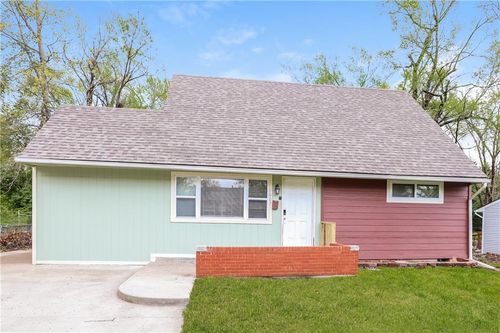 8607 Corrington Ave, Kansas City, MO, 64138-2845 | Card Image
