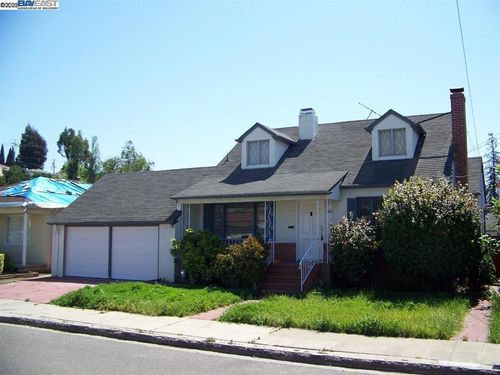 1530 172nd Ave, Ashland, CA, 94541-1017 | Card Image