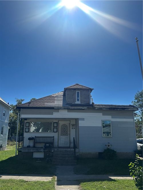 313 W Maple St, Hoopeston, IL, 60942-1747 | Card Image