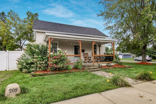 205 E Greenville St, Chippewa Falls, WI, 54729-3109 | Card Image