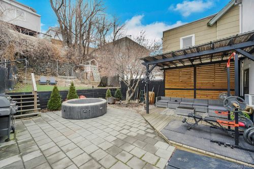 10 Everett St, New Rochelle, NY, 10801-6806 | Card Image