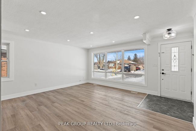 5920 Silverwood Cres, House other with 4 bedrooms, 2 bathrooms and 4 parking in Niagara Falls ON | Image 5