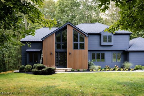 17860 Northwood Lakes Dr, Chagrin Falls, OH, 44023-2218 | Card Image