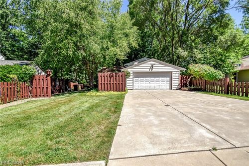 464 Hickory Ln, Painesville, OH, 44077-2741 | Card Image