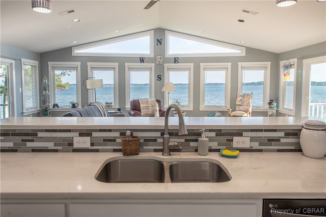 335 Berryville Shores Dr, House other with 3 bedrooms, 2 bathrooms and null parking in Deltaville VA | Image 7