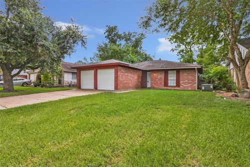 4903 Redfish Reef Dr, Bacliff, TX, 77518-2406 | Card Image