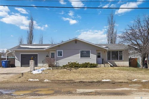 8 Park Ave, Langham, SK, S0K | Card Image