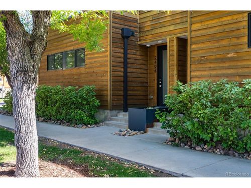 2494 Champa St, Denver, CO, 80205-2622 | Card Image