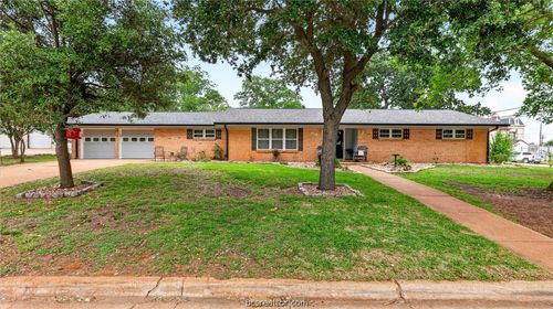 405 N Main St, Franklin, TX, 77856-4855 | Card Image