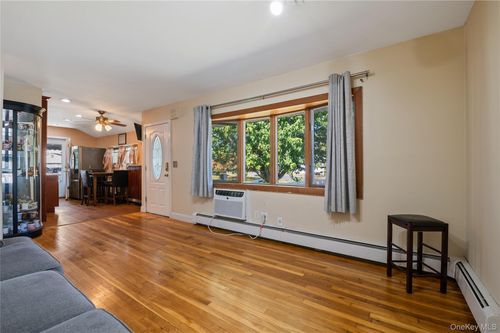 495 Jefferson Ave, Brentwood, NY, 11717-1462 | Card Image