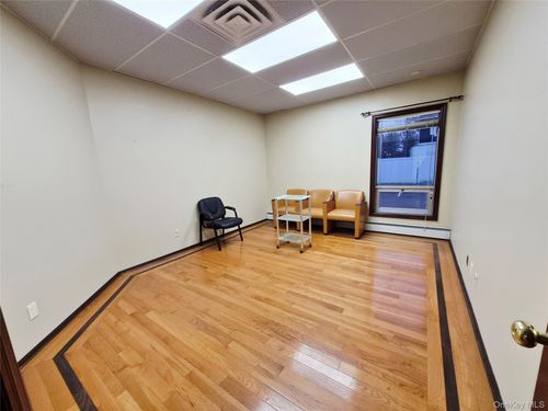 2-121 W Oak St, Amityville, NY, 11701-2986 | Card Image