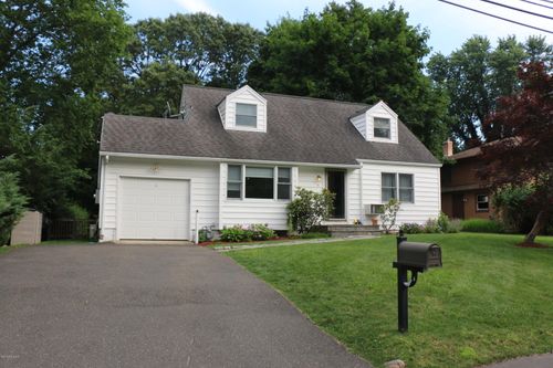 16 Bonan Dr, Riverside, CT, 06878-1504 | Card Image