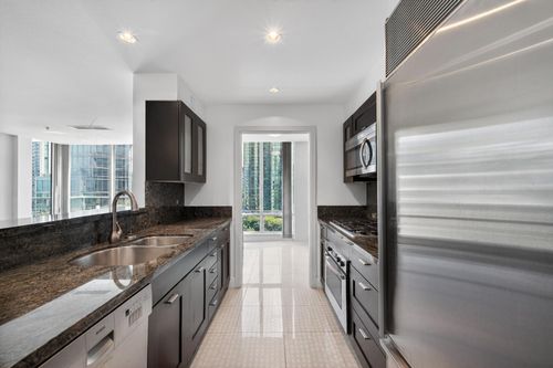 1004-590 Nicola St, Vancouver, BC, V6G3J8 | Card Image