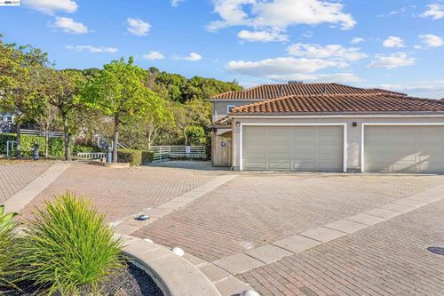 4636 4636 Redwood Rd, Oakland, CA, 94619 | Card Image