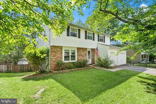 8196 Oakglen Rd, MANASSAS, VA, 20110-4623 | Card Image