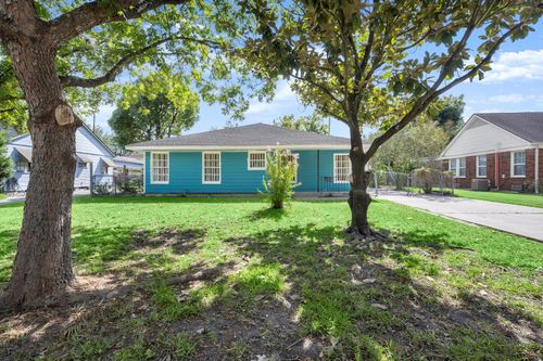 6438 Pinehurst Dr, Houston, TX, 77023-3330 | Card Image