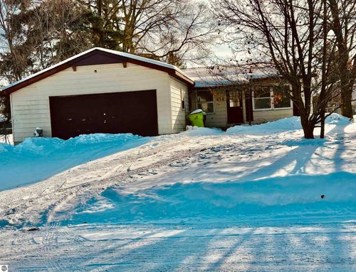 414 Cottage St, Clare, MI, 48617-8906 | Card Image
