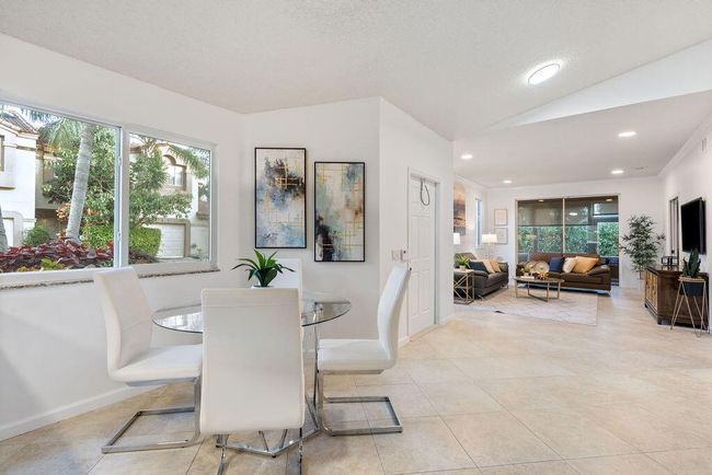 6798 Via Regina, Condo with 3 bedrooms, 3 bathrooms and null parking in Boca Raton FL | Image 7