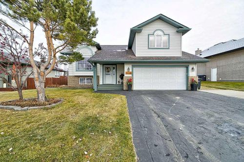 34 Fieldstone Way, Sylvan Lake, AB, T4S2L3 | Card Image