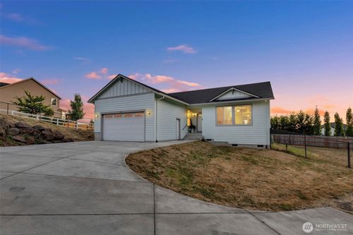 499 Waters Watch Rd, Kalama, WA, 98625-0007 | Card Image