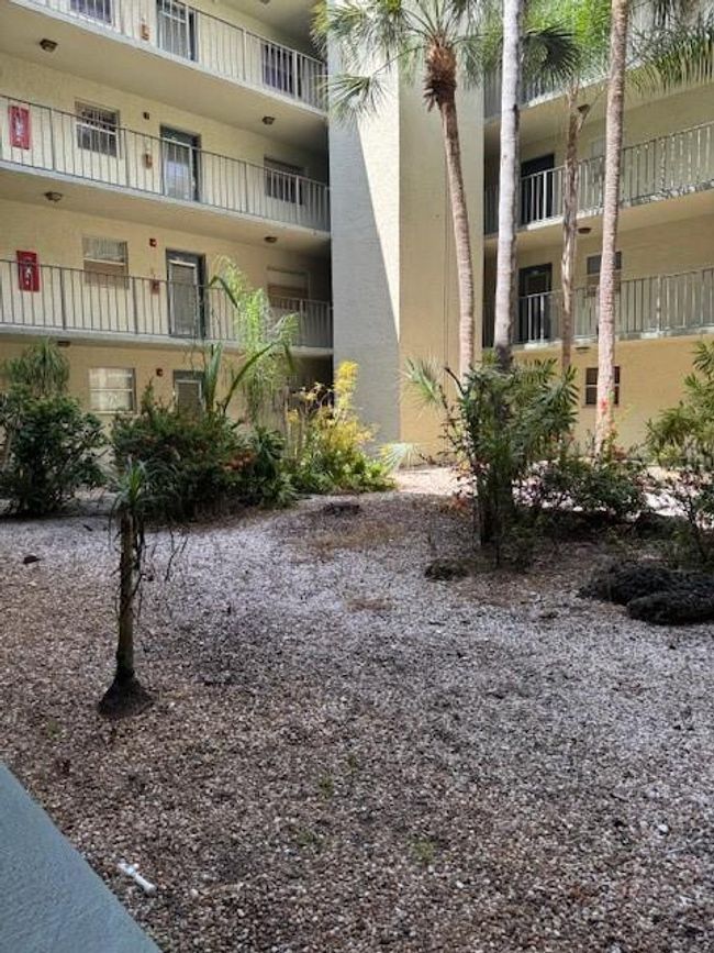 GARDEN VIEW | Image 4