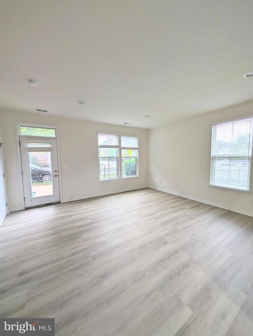 43391 Southland St, ASHBURN, VA, 20148-7353 | Card Image