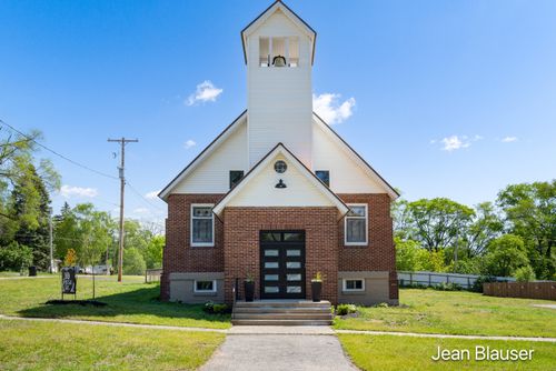 10 1st St, Stanwood, MI, 49346-9473 | Card Image