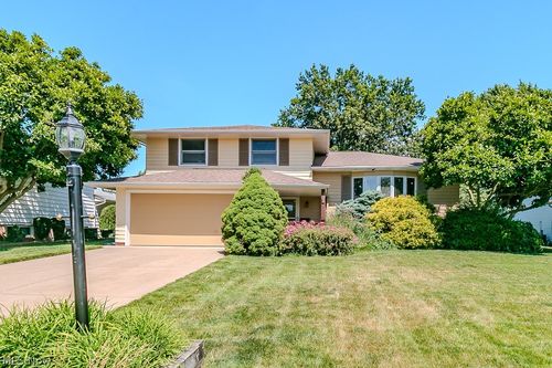 249 Shore Dr, Eastlake, OH, 44095-1119 | Card Image
