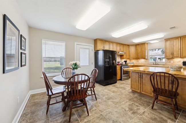 Kitchen and dining | Image 34