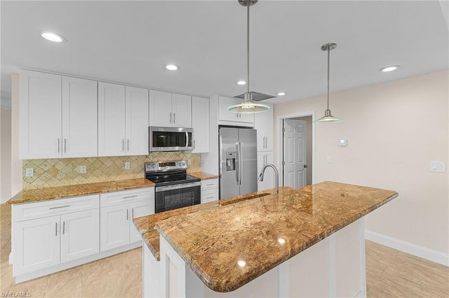 Kitchen Island | Image 8