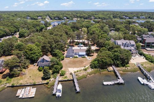 379 Monomoscoy Road, Mashpee, MA, 02649 | Card Image