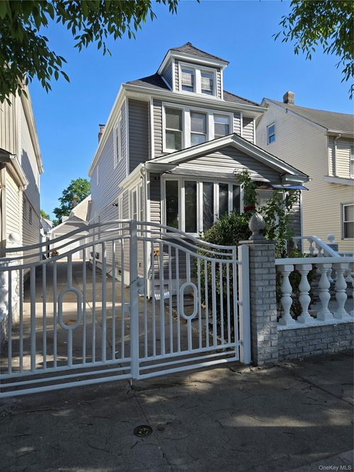 194-44 112th Rd, Saint Albans, NY, 11412-2414 | Card Image