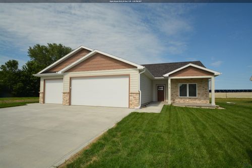 515 Zach Rd, Sergeant Bluff, IA, 51054-8005 | Card Image