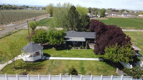 1051 Monroe St, Mabton, WA, 98935-9525 | Card Image
