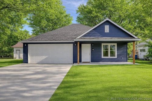 209 E Pine Street, Skiatook, OK, 74070 | Card Image