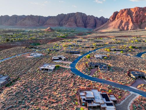 750 W Shinava Dr, Ivins, UT, 84738-6713 | Card Image