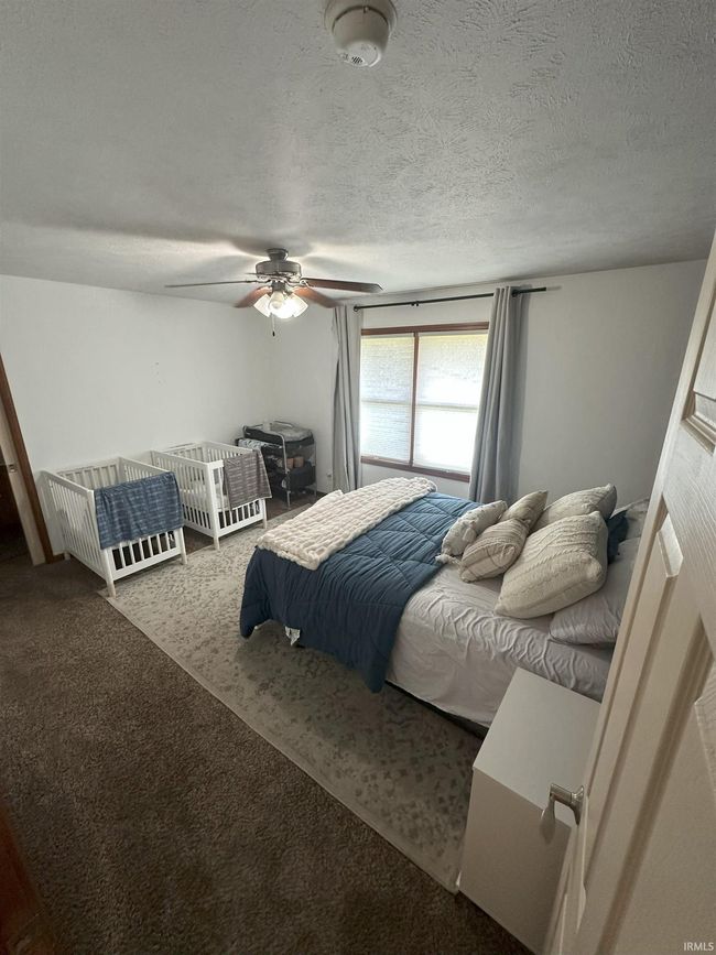 26092 State Line Rd, House other with 3 bedrooms, 2 bathrooms and null parking in Elkhart IN | Image 4