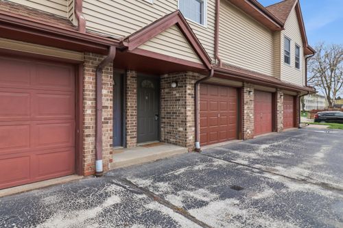 2077 S 102nd St, WEST ALLIS, WI, 53227-1382 | Card Image