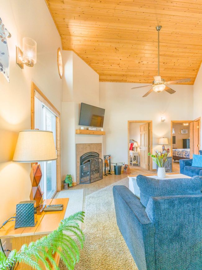 Cozy sitting area | Image 9
