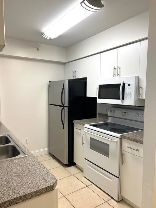 5-104-450 S Park Rd, Hollywood, FL, 33021-8739 | Card Image