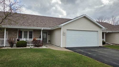 104 Queens Way, Fond Du Lac, WI, 54935 | Card Image