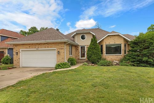 612 Edelweiss Dr, Antioch, IL, 60002-2121 | Card Image