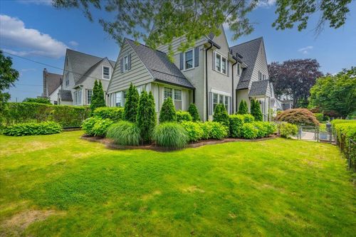 400 Manor Ridge Rd, Pelham, NY, 10803-2316 | Card Image