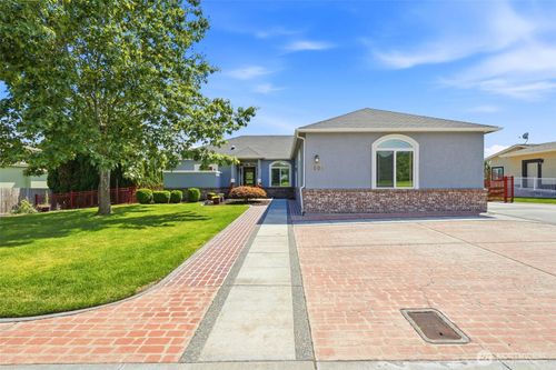 4004 Desert Plateau Dr, Pasco, WA, 99301-9453 | Card Image