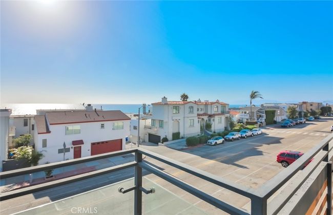 104 Manhattan Ave, Townhouse with 4 bedrooms, 4 bathrooms and 4 parking in Manhattan Beach CA | Image 35