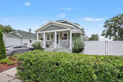 83 Gibbs St, Mount Clemens, MI, 48043-5932 | Card Image